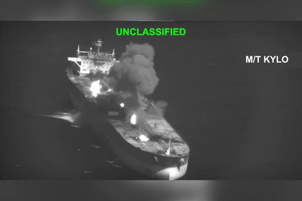 EUA ataca três petroleiros iranianos após ofensiva contra navios americanos