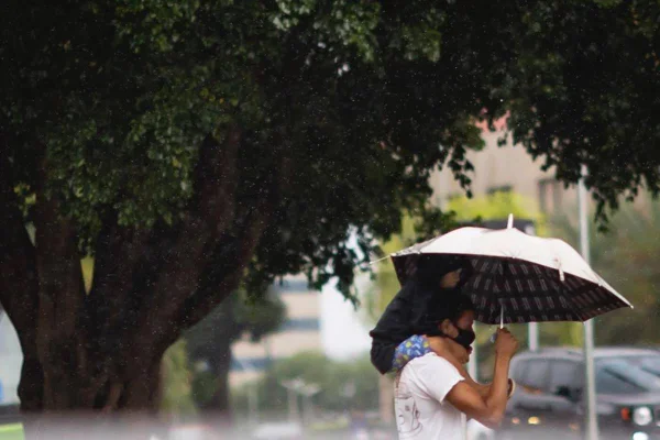 Fotos. Diversos pontos do DF registram pancadas de chuva nesta 5ª