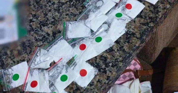 imagem colorida. Delivery de cocaína