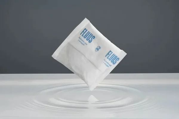 Imagem colorida - absorvente menstrual - Metrópoles