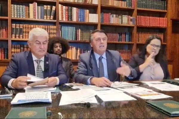 Milícia digital bolsonarista ativa robôs por ataque de Bolsonaro à CPI