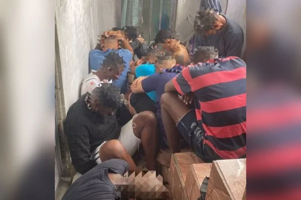 Presos em operação no Complexo da Maré