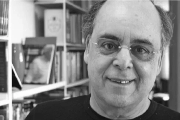 Modesto Carone, tradutor de Kafka, morre aos 82 anos