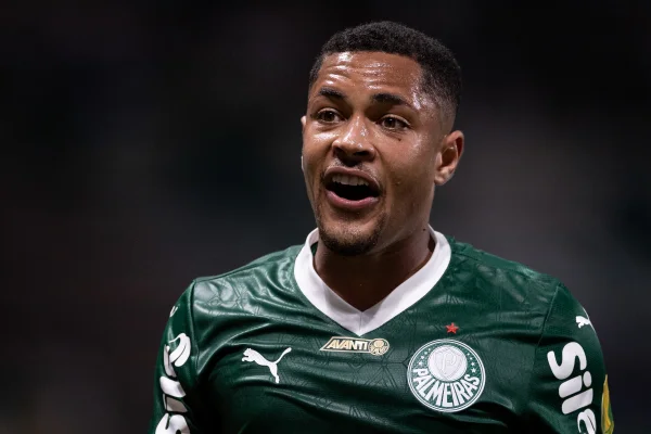 Foto colorida de Vitor Roque, do Palmeiras - Metrópoles