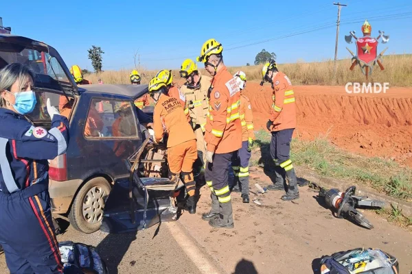 Carro acidente