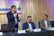Republicanos anuncia apoio a Flávio Bolsonaro Republicanos anuncia apoio a Flávio Bolsonaro