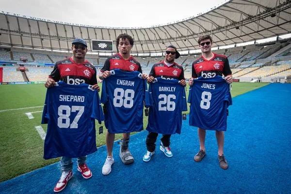 Estrelas da NFL acompanham final entre Boavista e Flamengo