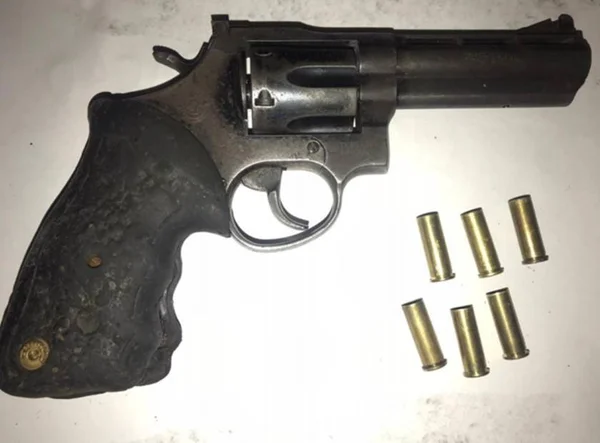Arma encontrada ao lado do corpo de Lázaro Barbosa