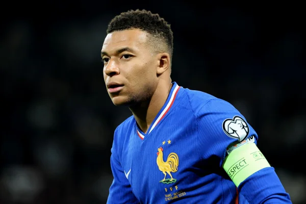 Imagem colorida de Kylian Mbappé - Metrópoles
