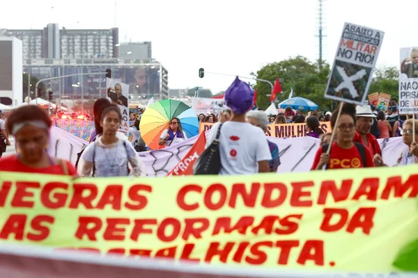 Marcha das Margaridas muda trânsito no Eixo Monumental nesta quarta