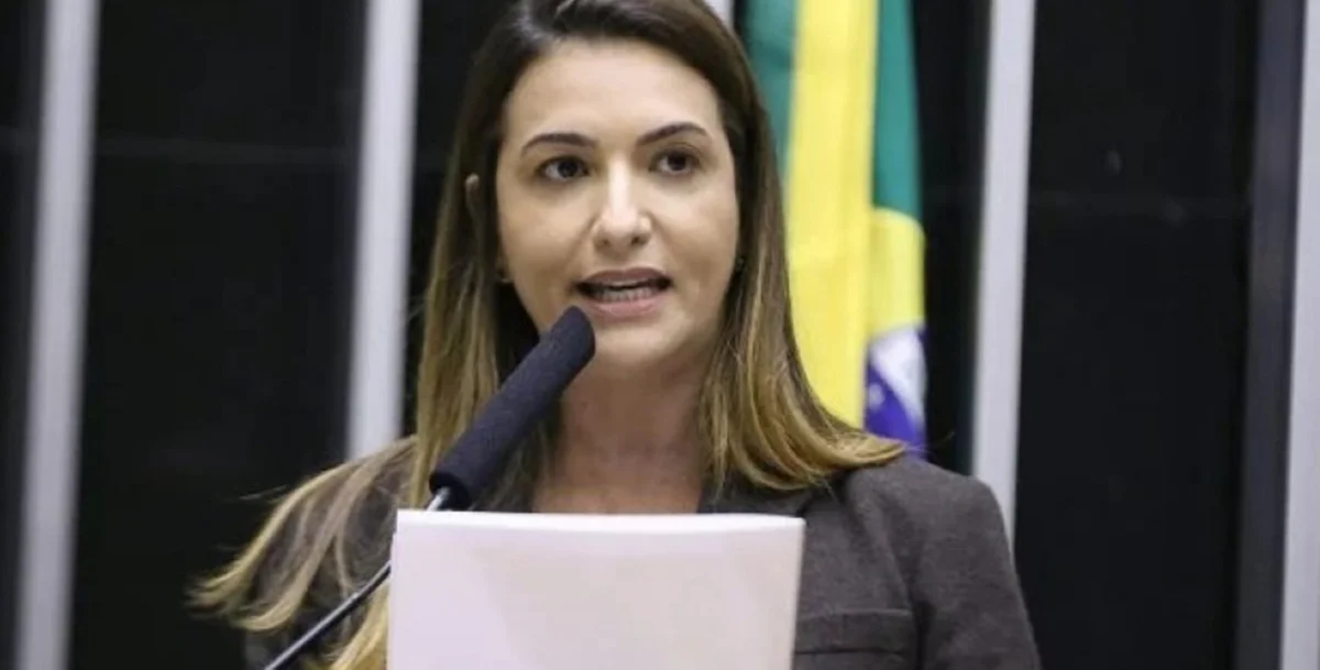 Roberta Roma está internada na UTI Roberta Roma está internada na UTI