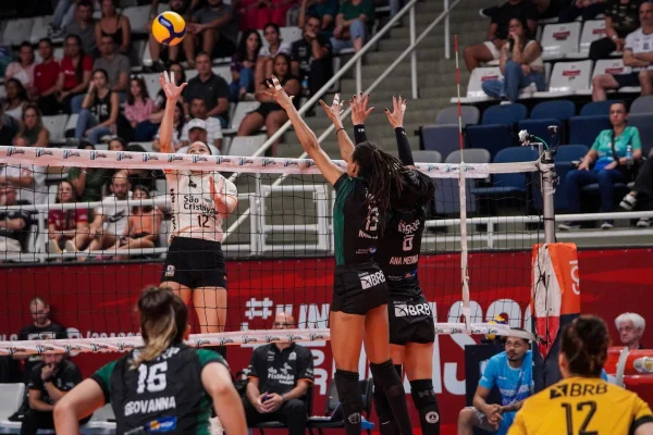 Imagem colorida de jogo do Brasília Vôlei- Metrópoles