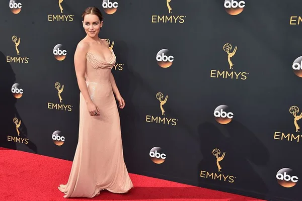 Emilia Clarke, de Game of Thrones, estará em novo filme de Star Wars