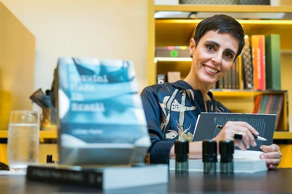 Lilian Pacce lança livro sobre o biquíni na Louis Vuitton de Brasília - imagem 2 Lilian Pacce lança livro sobre o biquíni na Louis Vuitton de Brasília - imagem 2
