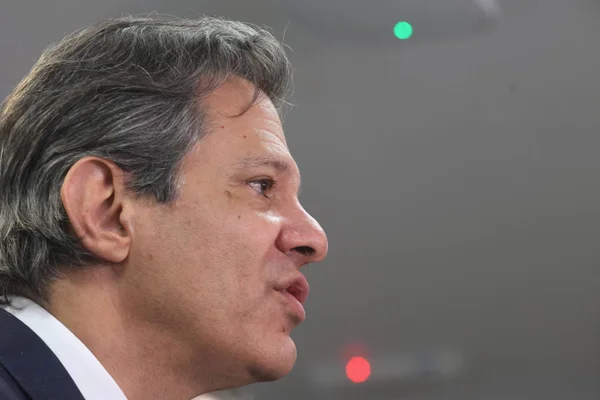 Foto colorida mostra rosto do ministro da Fazenda Fernando Haddad - Metrópoles