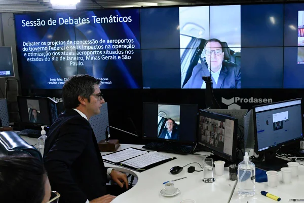 Paes critica plano do governo federal de privatizar o Santos Dumont