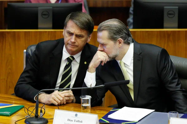 Bolsonaro tem encontros fora da agenda com três ministros do STF