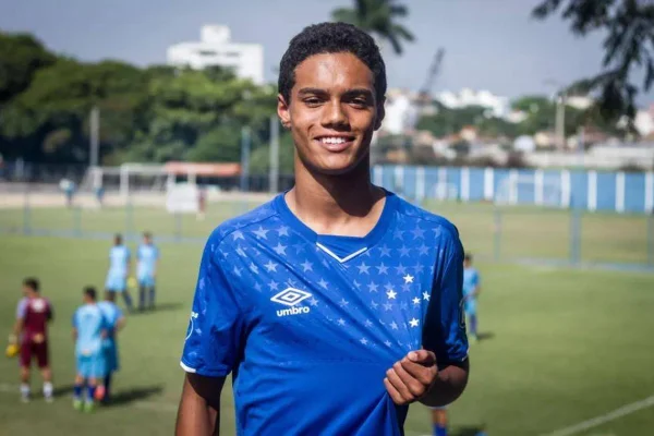 Saiba mais sobre filho de Ronaldinho Gaúcho que jogará no Barcelona