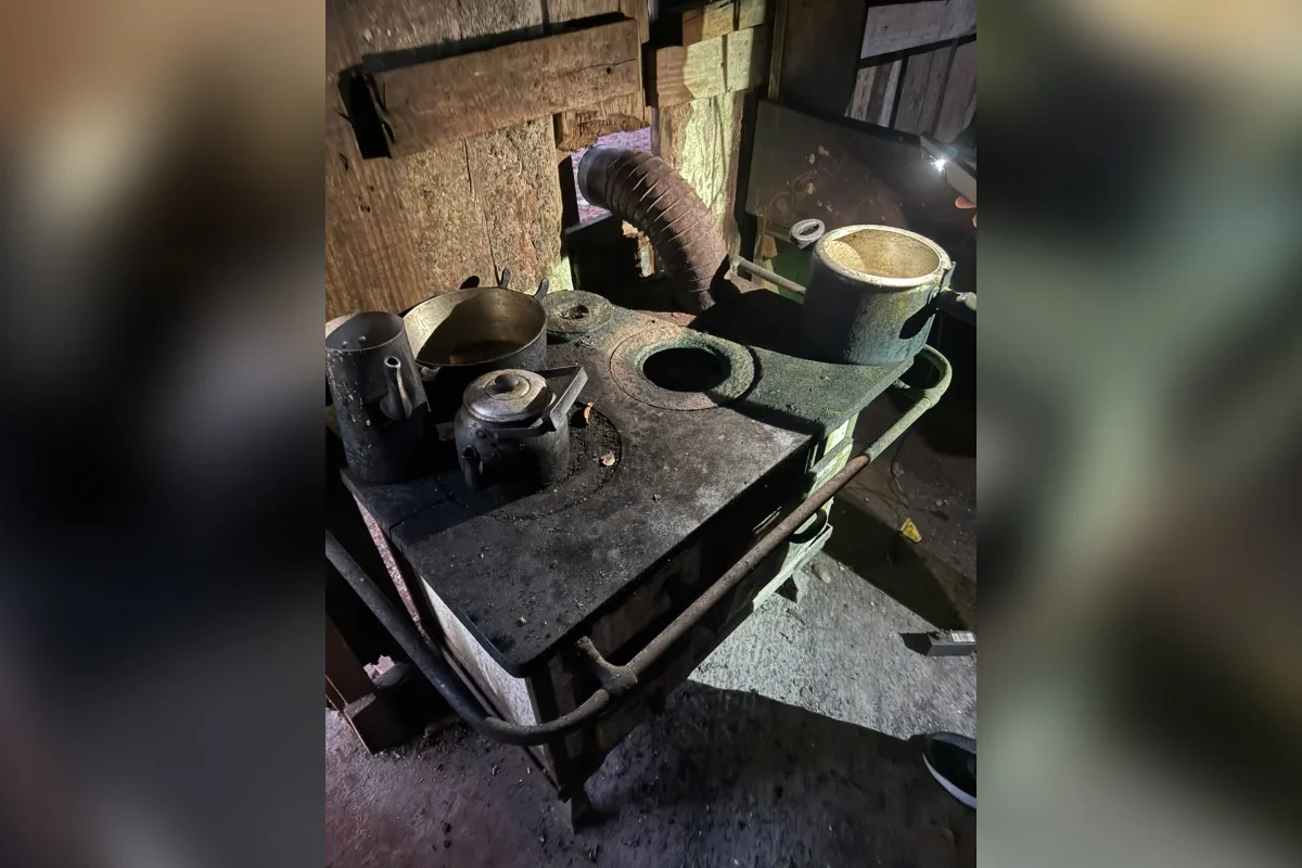 PF resgata homem de 74 anos que trabalhava de graça e vivia com animais - imagem 3 PF resgata homem de 74 anos que trabalhava de graça e vivia com animais - imagem 3
