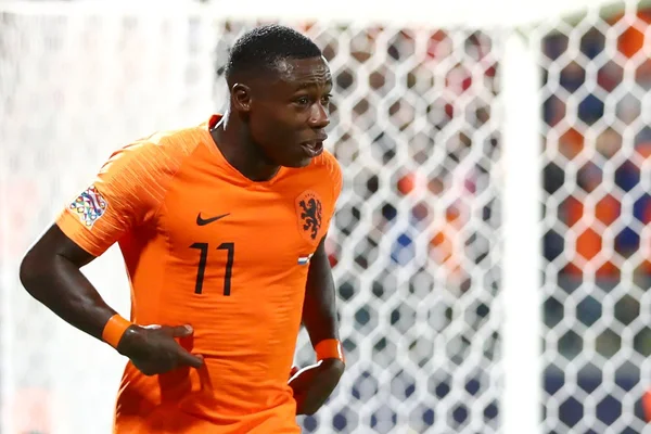 Atacante ex-seleção da Holanda e Ajax é acusado de traficar cocaína