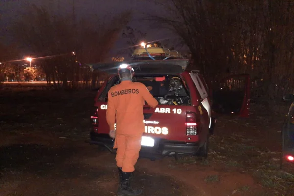 Corpo de Bombeiros do DF resgata cadáver encontrado em bueiro