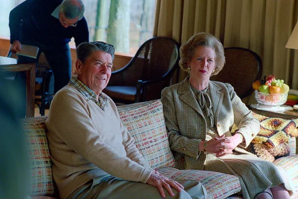 Direita racha nas redes ao confrontar legado de Thatcher e Reagan
