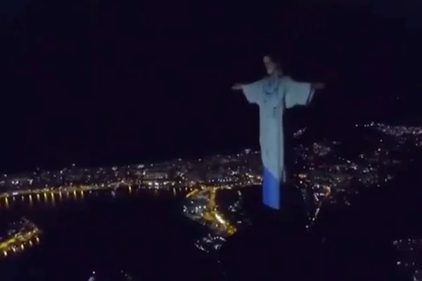 Cristo Redentor com projeção