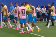 Lucas Paquetá deixou o gramado do jogo contra o Japão após lesão.