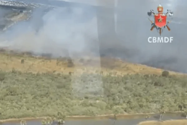 Fogo de queima controlada se espalha e combate dura mais de 3 horas