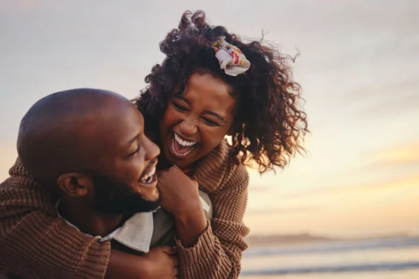 Casal negro de Signos de Aquário