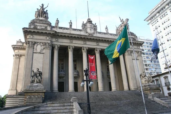 Alerj retoma trabalho sob ameaça na Justiça após soltura de deputados