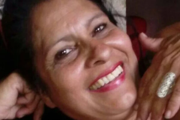 Mulher morre por intoxicação após fazer escova progressiva em SP