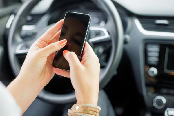 Preço do seguro de carro para mulher brasiliense sobe em média 28,5%