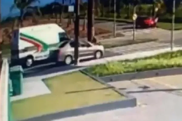 Policial foi atropelado e arrastado por condutora que fugiu de abordagem