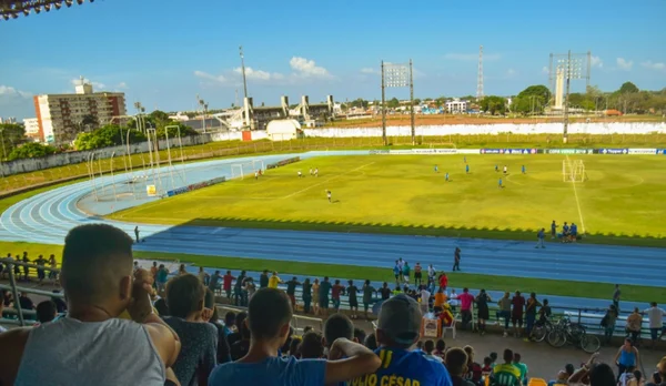 Imagem colorida do estádio Zerão- Metrópoles