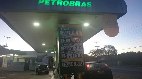 Preço da gasolina comum diminui R$ 0,08 em alguns postos do Distrito Federal. Já a aditivada e o etanol…