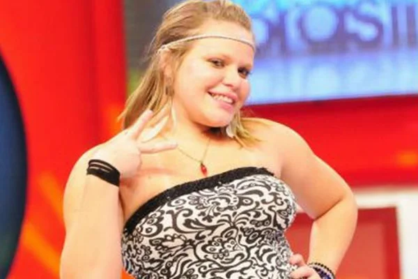 Ex-BBB Paulinha Leite mostra o corpo após perder 14kg em um mês