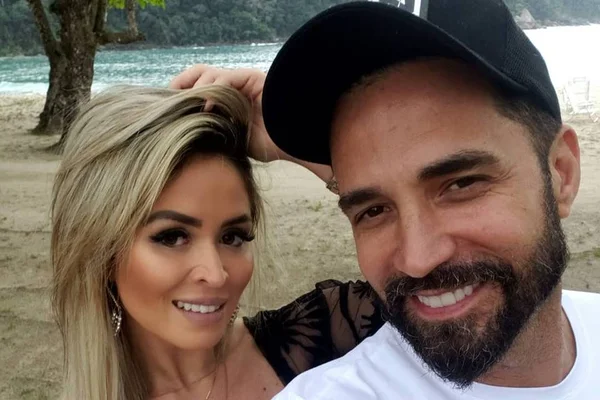 latino e namorada rafaella