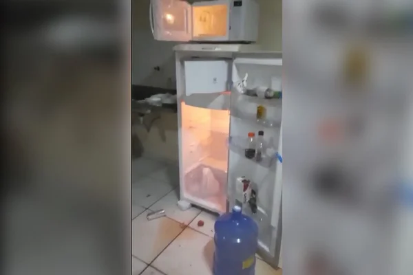 Vídeo: invasor entra em delegacia no RJ e “assalta” geladeira