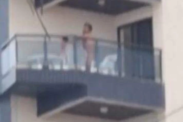 Casal é flagrado fazendo sexo em varanda de prédio na Praia Grande
