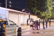 Policial falando para ele descer