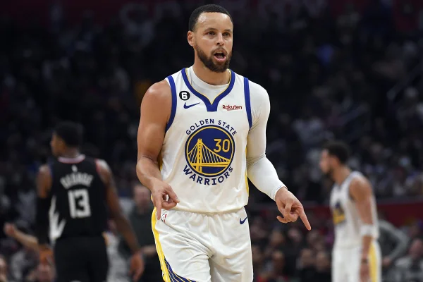 Vídeo de Curry acertando tacada incrível no golfe volta a viralizar
