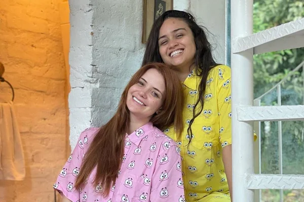 Luiza, dupla de Maurílio, se declara para namorada Marcela McGowan