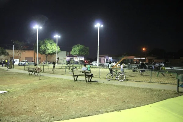 imagem colorida praça revitalizada