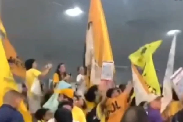 Imagem colorida, manifestantes COP30 - Metrópoles