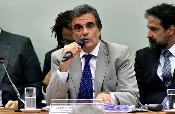 Ex-ministro da Justiça e advogados criticam censura de Rollemberg