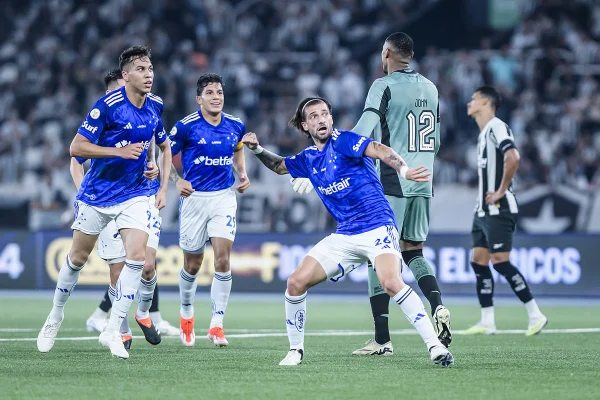 Cruzeiro atropela Botafogo fora de casa e Fortaleza vence São Paulo