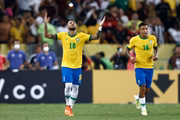 Neymar comemorando o primeiro gol do Brasil na partida