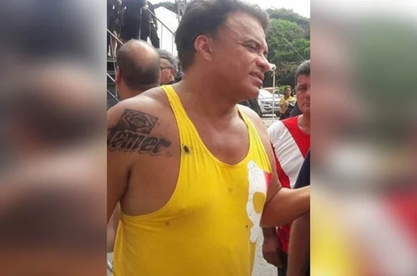 Tatuador com vasta experiência diz que tatuagem de deputado é de henna