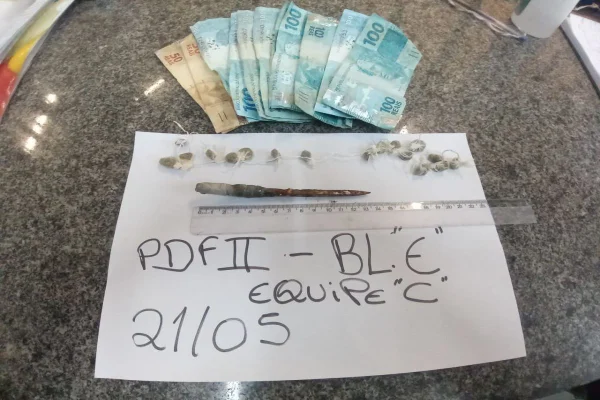 Policiais penais usam binóculos e flagram presos com drogas na Papuda